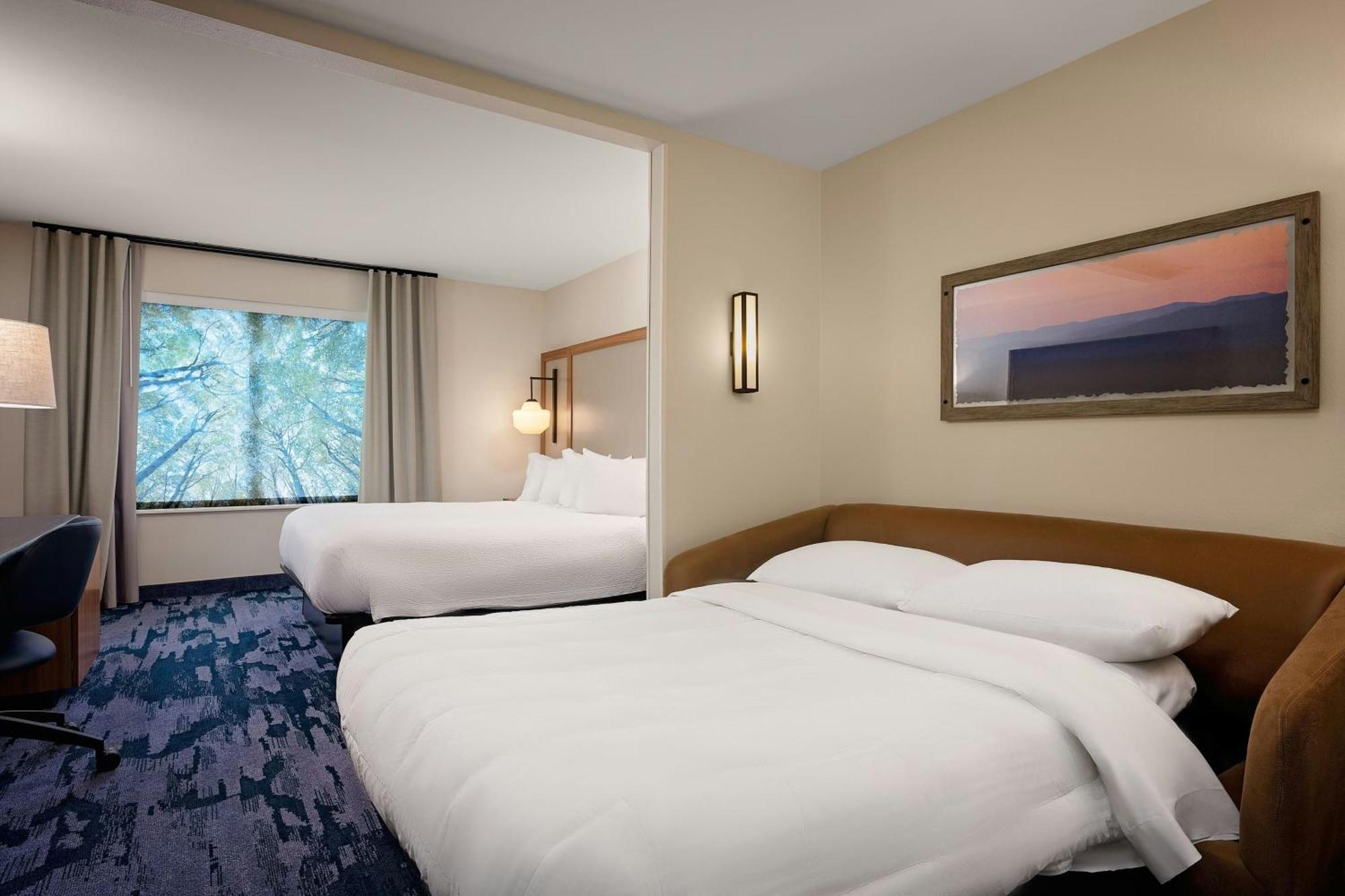 Hotel Fairfield & By Marriott Airport